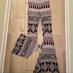 ✨PRICE DROP✨ Spandex patterned bellbottoms